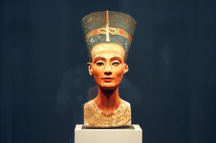 Egyptian Archaeologist Vows to Deliver Nefertiti Bust Again from Germany