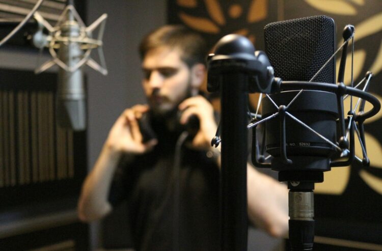 The best way to Select the Proper Microphone for Vocals –