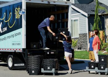 The way to Pack and Unpack: Knowledgeable Transferring Ideas for Your New House