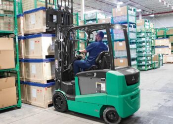 Midsize electrical cushion forklift helps demanding operations