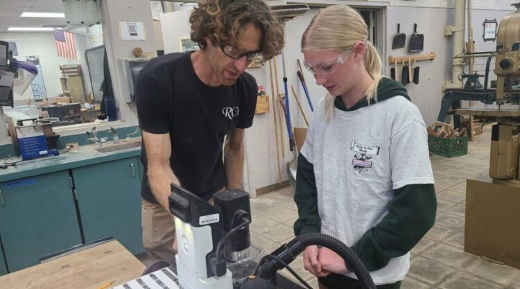 Commerce lecturers push college students to grasp expertise