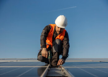 Can Electricians Set up Photo voltaic Panels? A Information