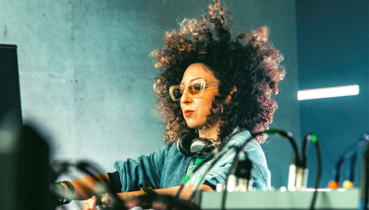 Hilit Kolet shares how she makes use of Komplete Kontrol to seize her uncooked vitality