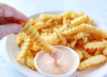 Elevating Cane’s Sauce – Copycat Recipe