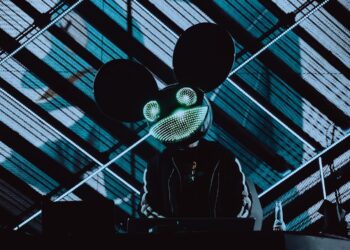 deadmau5 Calls Out David Guetta’s Stage Design as By-product of Iconic “dice”