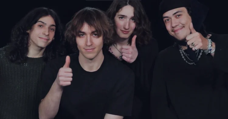 Watch Geese Carry out ‘Au Pays du Cocaine’ and ‘Trinidad’ on ‘SNL’