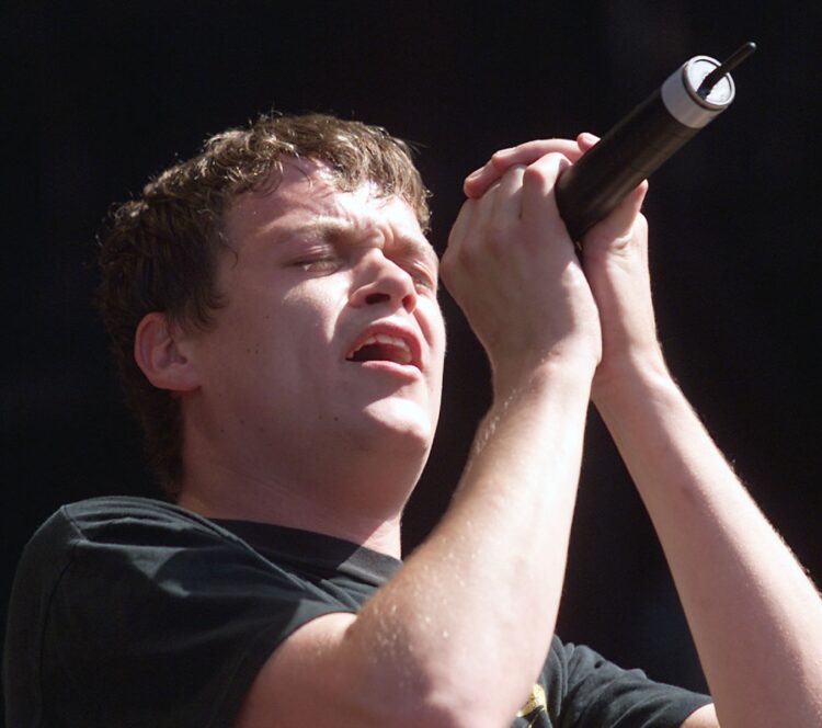 3 Doorways Down Frontman Brad Arnold Useless At 47