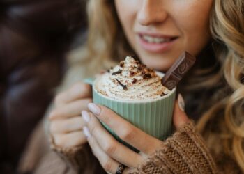 Greatest Selfmade Scorching Chocolate Recipes From Scratch (8 Cozy Variations)