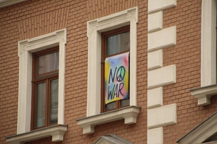 Studying the Current By Historical past – Lively Historical past