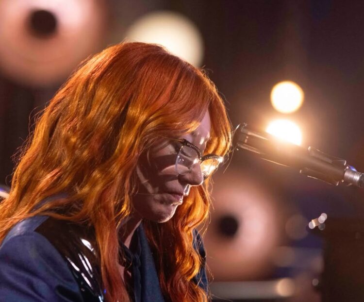 Tori Amos Performs In The BBC Radio 2 Piano Room: Watch