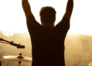 Manchester Orchestra Drummer Tim Very Useless at 42