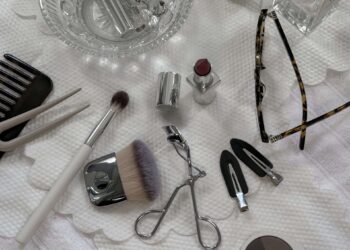 The best way to Take Off Make-up With out Stripping Your Pores and skin