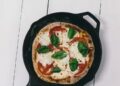 This Straightforward and Scrumptious Skillet Pizza Recipe Is an Instantaneous Traditional | Wit & Delight
