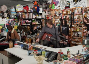 Tiny Desk Live performance : NPR