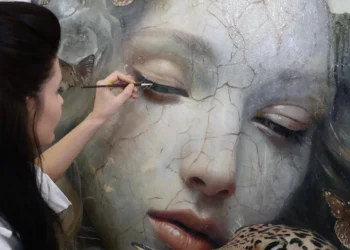 Bianca Pirlog: Gilding the Fractures of Id