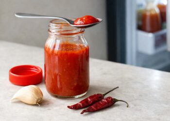 Does Sriracha Have to Be Refrigerated? Full Storage Information