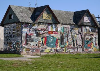 Mirrors, Iron, and Stone Conjure Ancestral Therapeutic in Olayami Dabls’ Detroit Museum — Colossal