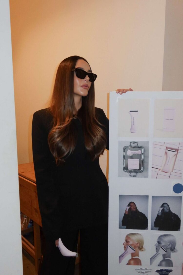 How Lauryn Makes use of The Skinny Confidential Magnificence Instruments & Merchandise