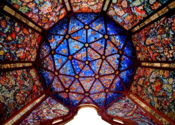 Get ‘Tremendous/Pure’ Inside Judith Schaechter’s Stained Glass Sculpture — Colossal