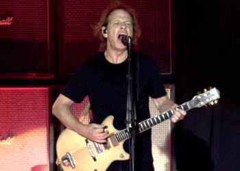 AC/DC Guitarist STEVIE YOUNG Hospitalized In Buenos Aires