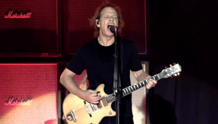 AC/DC Guitarist STEVIE YOUNG Hospitalized In Buenos Aires