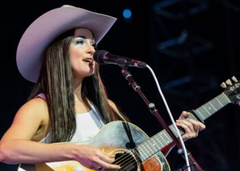 Kacey Musgraves Visiting Center of Nowhere on North American Tour