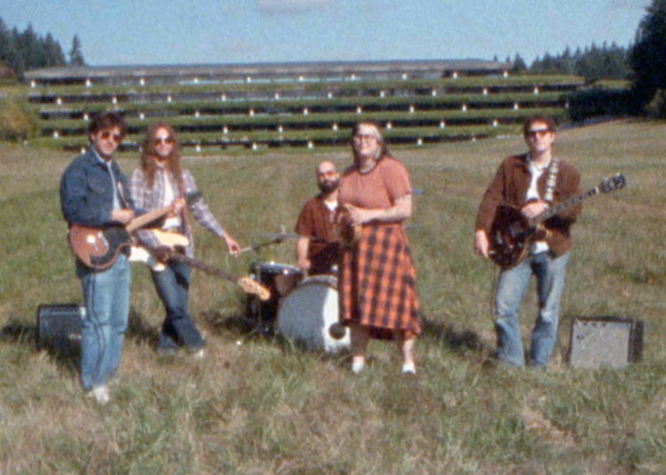 TV Star Share New Single “The Bundle”: Pay attention