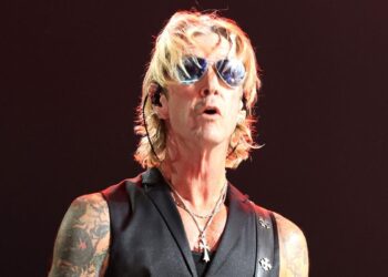 Weapons N’ Roses Cowl Uncommon Intercourse Pistols Tune Stay for the First Time