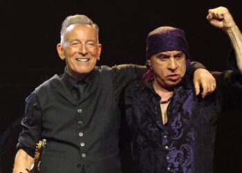 Watch Bruce Springsteen Cowl “Purple Rain” in Excessive-Def