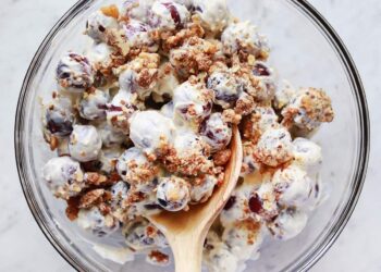 Straightforward 5-Ingredient Grape Salad – A Stunning Mess