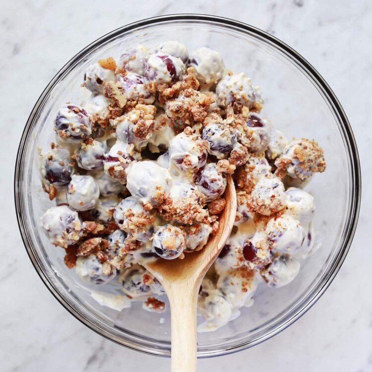 Straightforward 5-Ingredient Grape Salad – A Stunning Mess