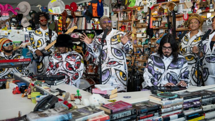 Tiny Desk Live performance : NPR