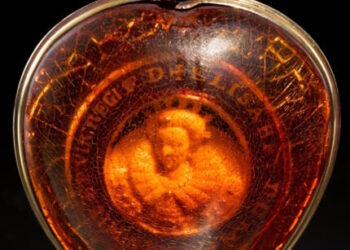 Amber pendant with microcarved portrait of Queen Elizabeth I – The Historical past Weblog
