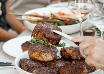 7 Grilling Suggestions Each House Cook dinner Ought to Know Earlier than Summer time
