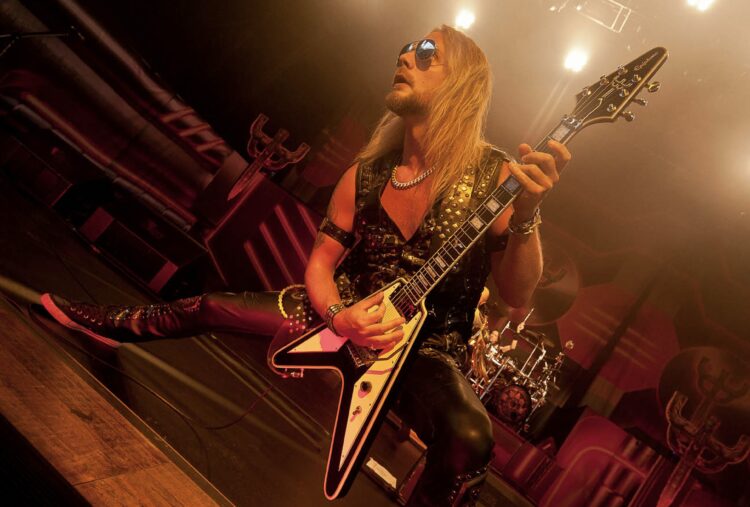 RICHIE FAULKNER Says That He Nonetheless “Struggles With All The JUDAS PRIEST Songs