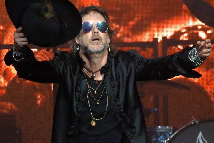 The Black Crowes’ Robinson Booed After Mocking Followers’ ‘USA’ Chant