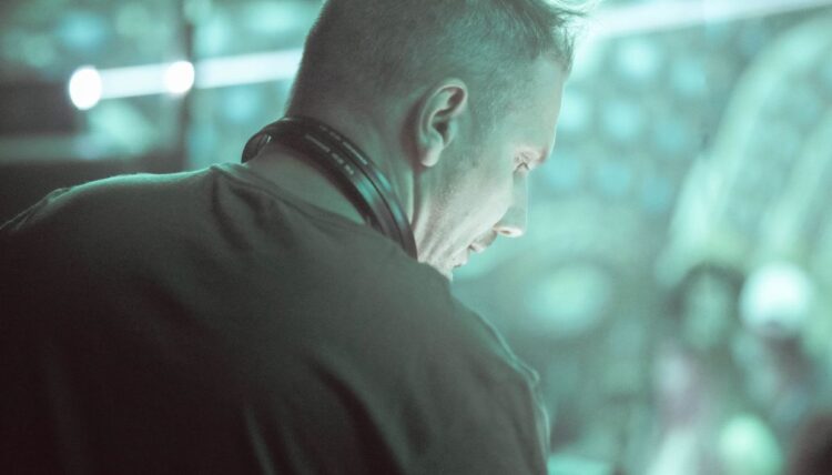 Citizen Kain on constructing emotion and house with Replika