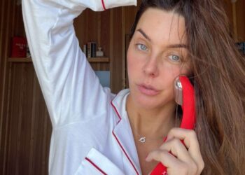 Learn how to Use Ice Curler on Face for a Sculpted, Radiant Look
