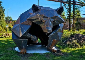 Large metal raccoon places digital fabrication on show