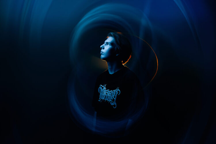 Øneheart Pivots From Ambient Stillness to Techno Vitality on New Single, ‘Hero’