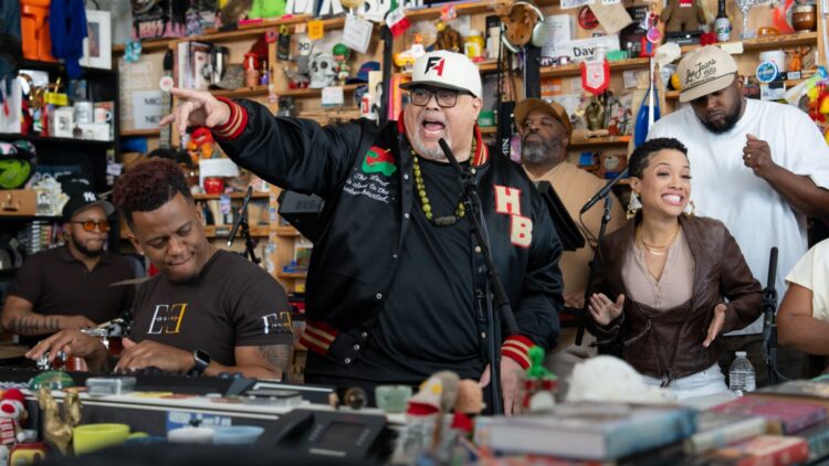 Tiny Desk Live performance : NPR