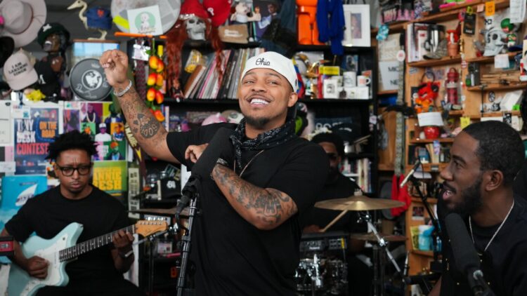 Tiny Desk Live performance : NPR