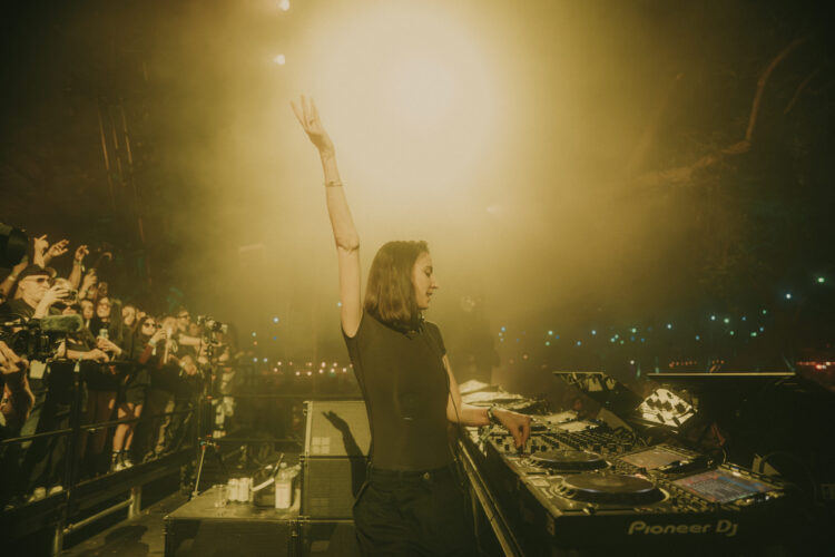 Amelie Lens Presents “Dream Condominium” to the Grandmother Who Stepped In When Her Mother Handed