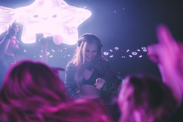 Linney Turns Setbacks Into Gasoline On New Single, ‘TOUGH LOVE’