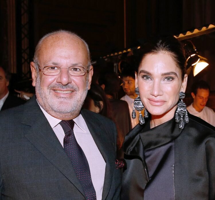 Tracey Amon Asks Sandy Heller to Flip Over Papers Linked to Ex-Husband’s Artwork