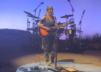 Beabadoobee Debuts New Tune “Pylon” At Purple Rocks