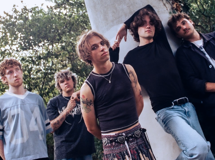 Aqualine captures self-frustrations on relatable single “Silly Mind”