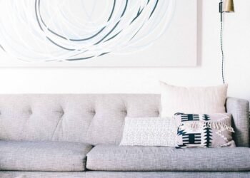 Small Area Entertaining and The right way to Host With out a Eating Desk