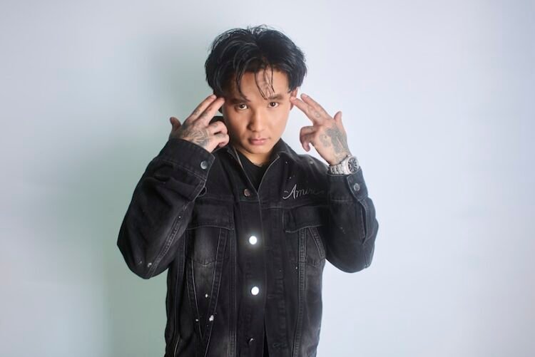 Star2 displays on love and longing with Younger Henny and Chinatown Runner on “Pondering Bout Us” [Video]
