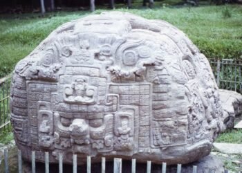 ‘Cosmic Monster’ Zoomorph At Quiriguá Dominated By Cauac Sky, Nice Maya Chief